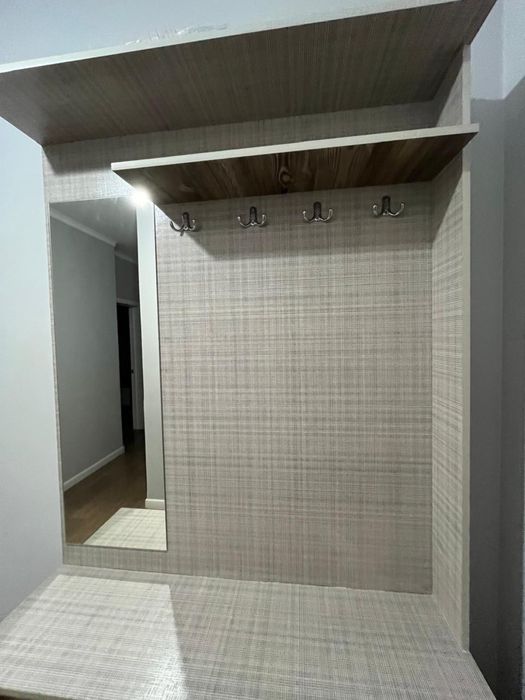 Продам Шкаф в прихожку