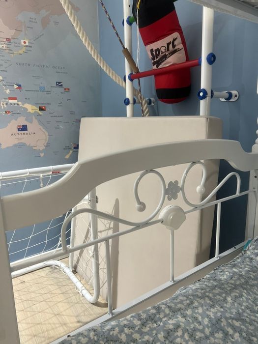 Кровать двухяростная