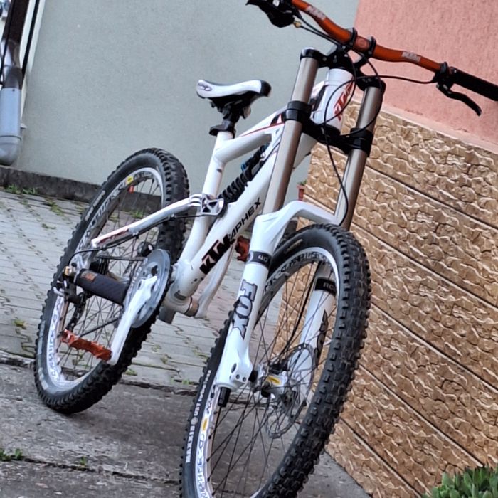 Vând bicicletă de downhill ktm aphex
