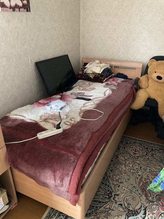 Продам спальный гарнитур