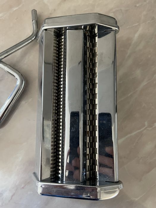 Mașină de facut tăitei