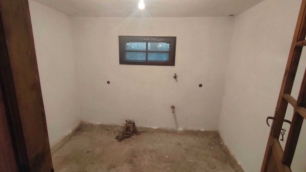 Продава се Къща в с. Синаговци, Област Видин - 462 кв.м за 184 €/кв.м - Снимка #10