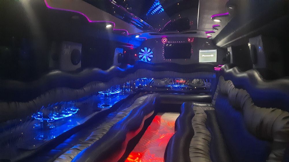 Выписка с роддома лимузин HUMMER