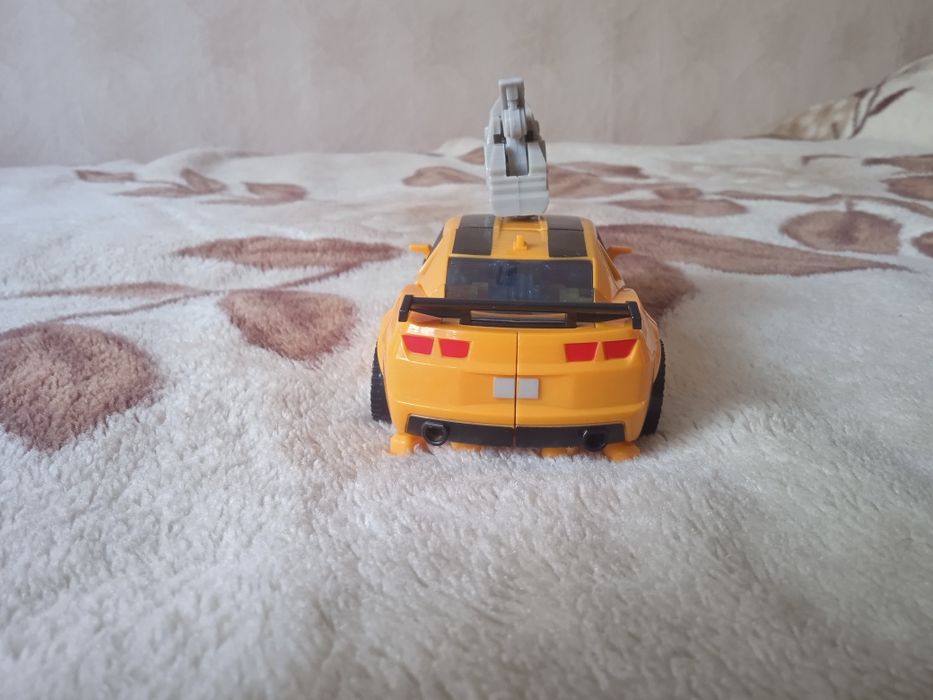 Продаю Робота-трансформера Бамблби