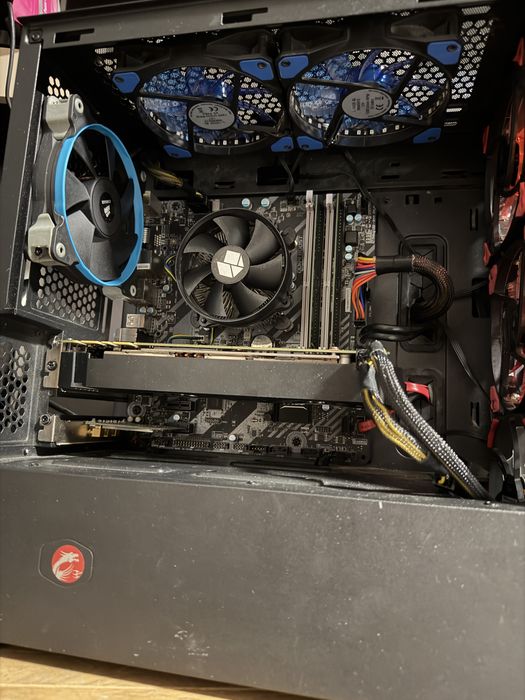Pc gaming i7 7700 ram 16 gb , gtx 1070 8 g 256 biti ssd 256