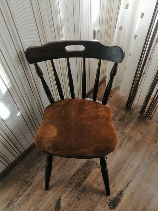 Маса разтегателна масивна,столове 8броя дърво