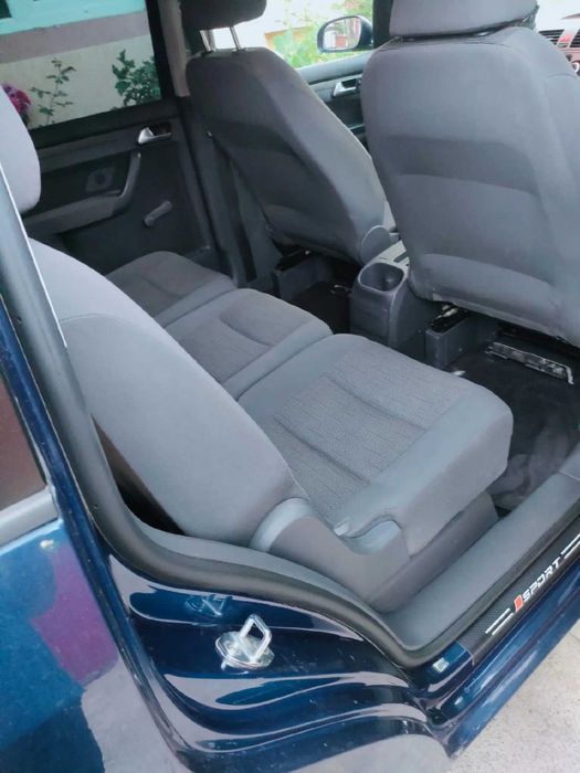 Vând Volkswagen Touran