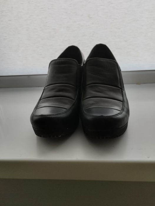 Кожаная женская обувь