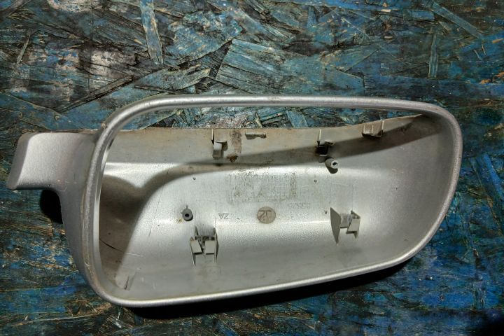 Capac oglinda stanga Volkswagen VW Golf a 4-a generatie