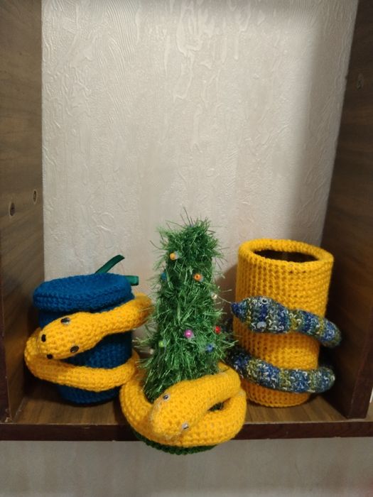 Новогодние сувениры и подарки