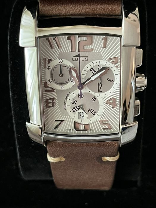 Мъжки часовник Lotus