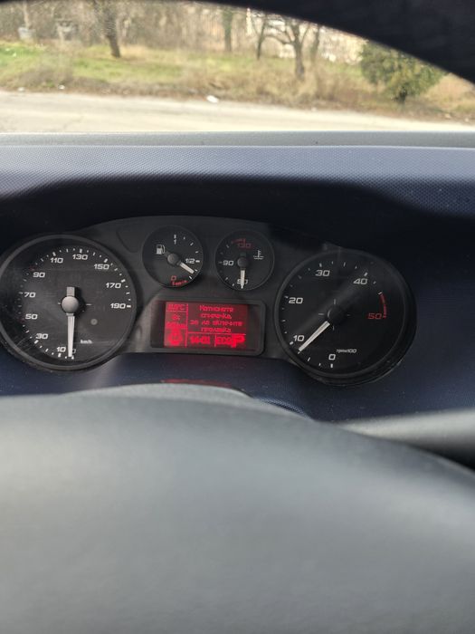 Продавам бус Iveco Daily 35-180 ХЛАДИЛЕН  2017г