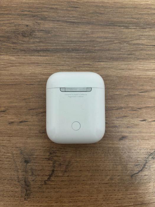 Продам Airpods 2 коробка, зарядка