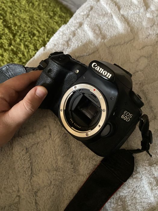 Kit Complet Canon EOS 60D + Obiectiv 18-200mm IS + Blitz Speedlite 430