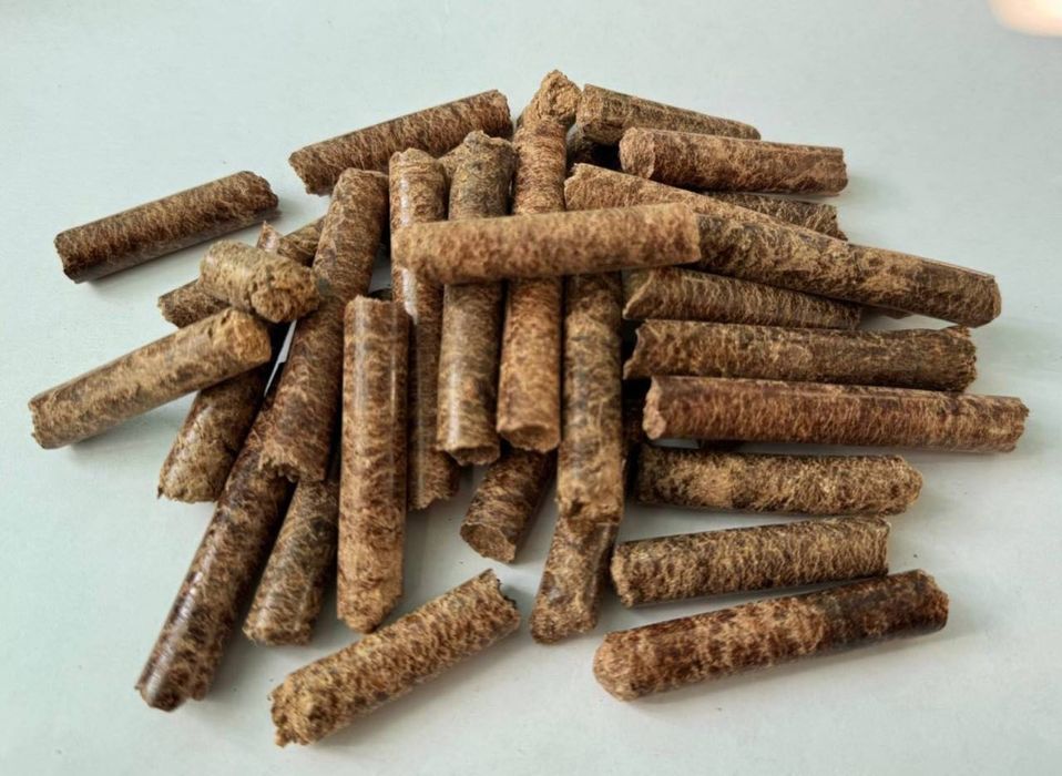 Древесные пеллеты для копчения из фруктовых деревьев.