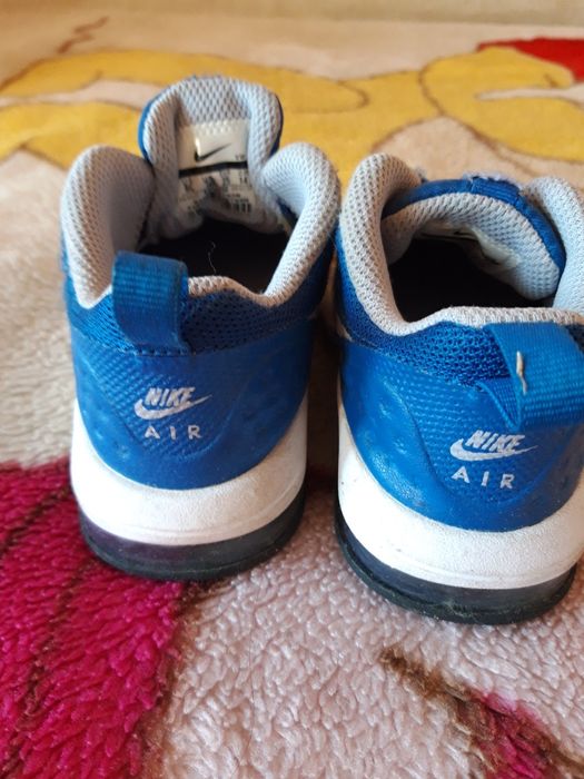 Продавам детски обувки Nike