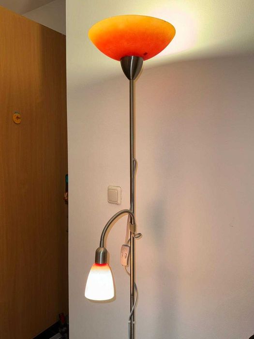 Vand lampa verticală