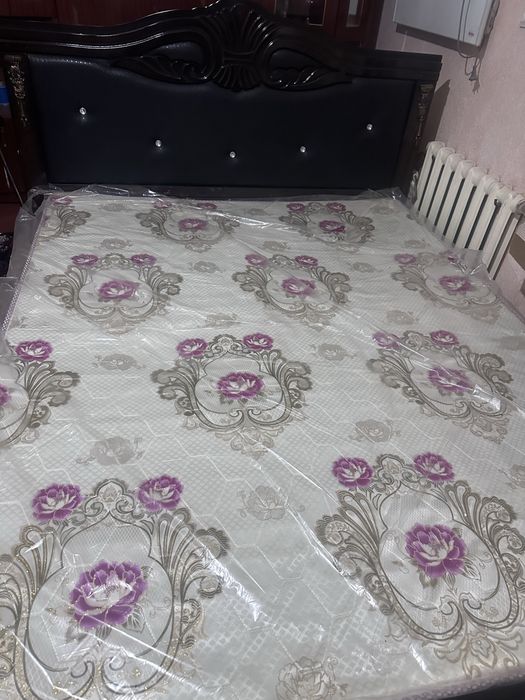 Spalniy garnitur holati yaxshi srochniy sotiladi divan bilan stenkasi