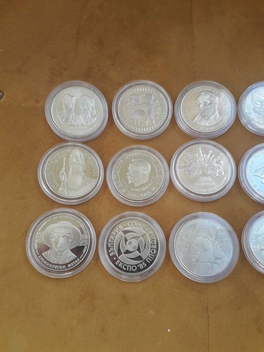 пълният лот от 15 броя никелови петолевки от периода 1980-1989г.