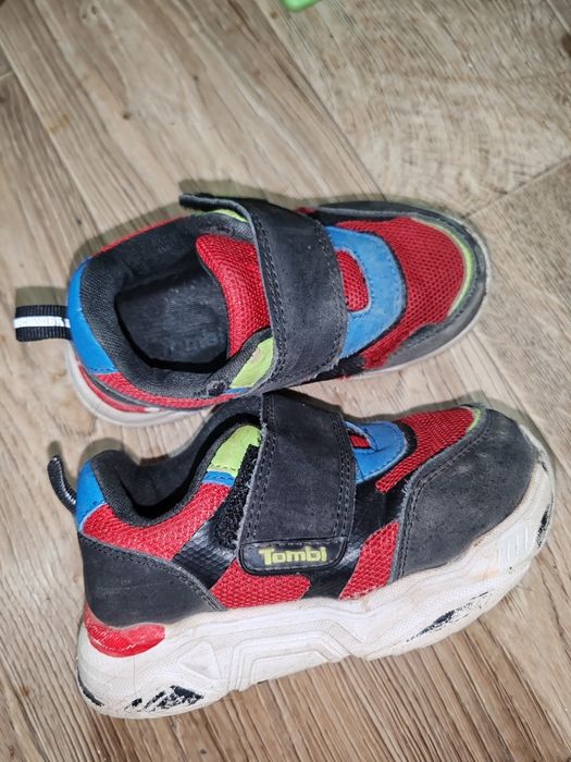 Продам обувь б/у каждая по 2000