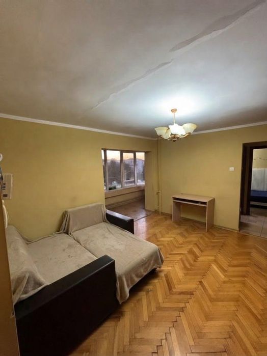Vand Apartment 3 camere, Complexul studențesc, centrală proprie.