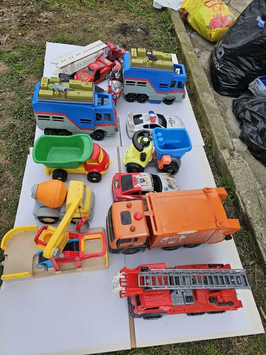 Лот големи камиони за деца