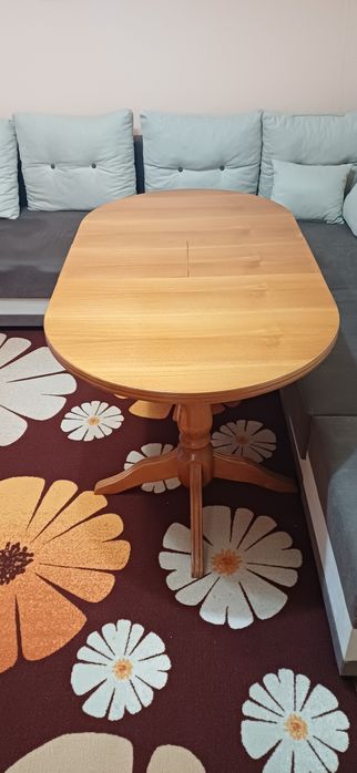 Масивна трапезна маса