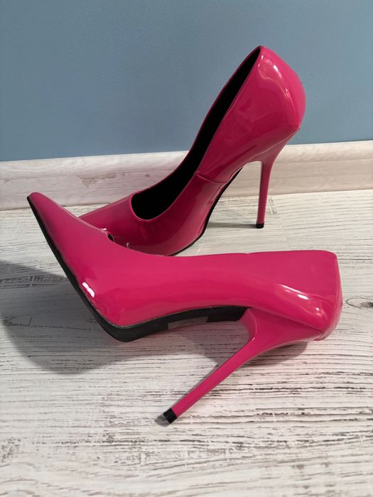 Елегантни високи обувки