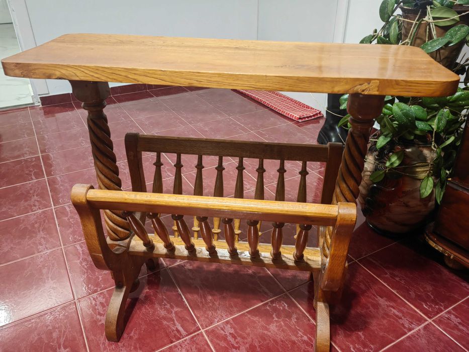 Дървена маса за списания