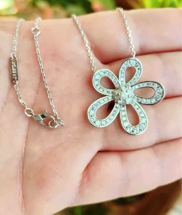 Дамско Колие на Van Cleef Arpels VCA, Flowerlace pendant, Ван Клееф
