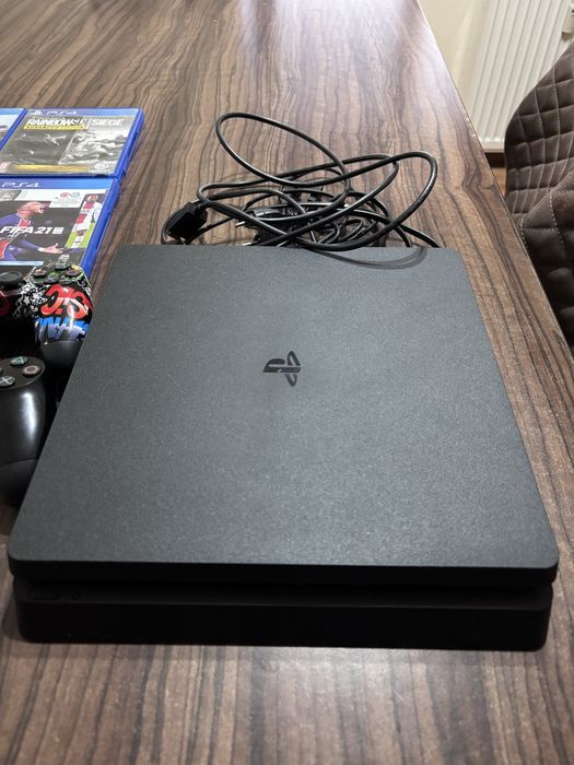 Playstation 4 + 4 controlere si 9 jocuri