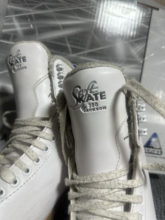 Продам Профессиональные коньки Jackson