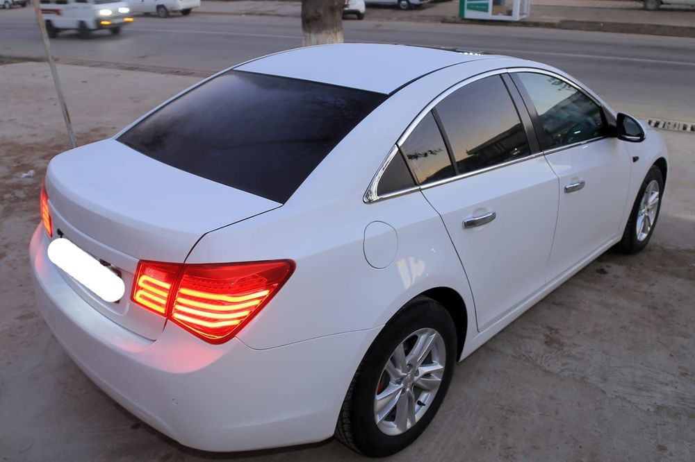 Chevrolet Cruze
5 pazisya lyuki bor.
Yili 2009.
Dvigetel 1.6
Yurgani
