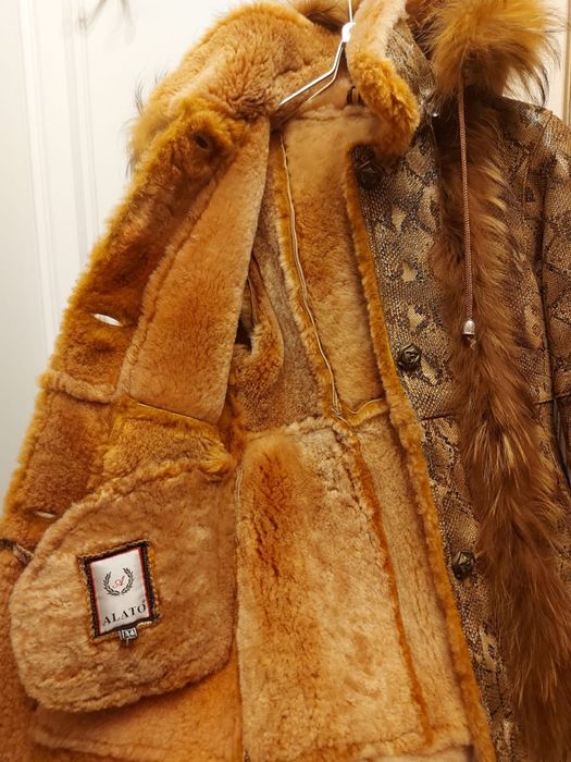 Продам детскую дубленку