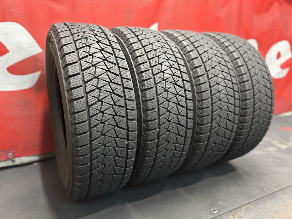 215 65 16, Зимни гуми, Bridgestone BlizzakDM-V2, 4 броя