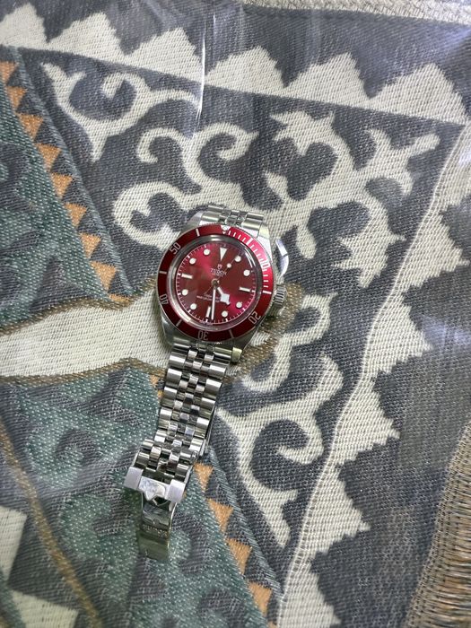 Tudor black bay burgundy