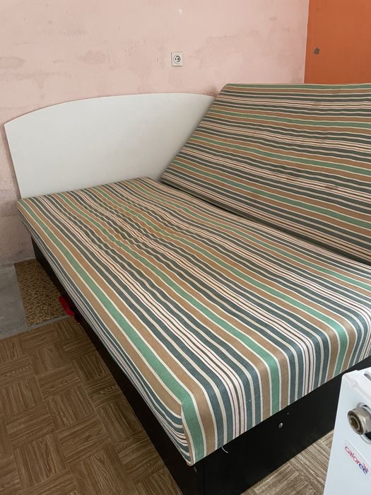 Спалня с табла и два матрака с механизми