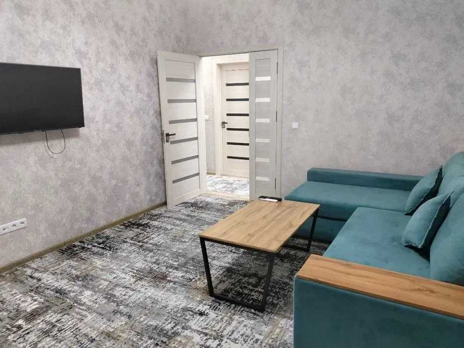 Сдаётся срочно 2 комнатная квартира на метро Новза