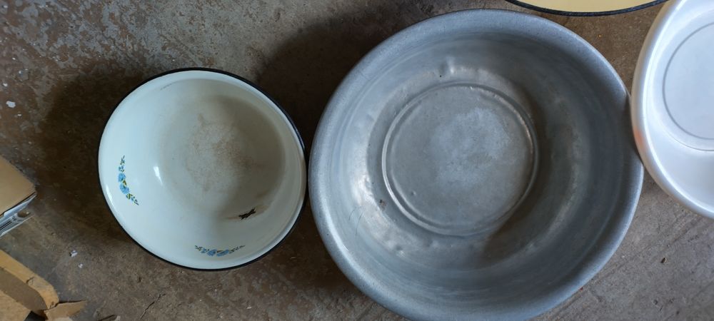 Разносы, чашки, тарелки