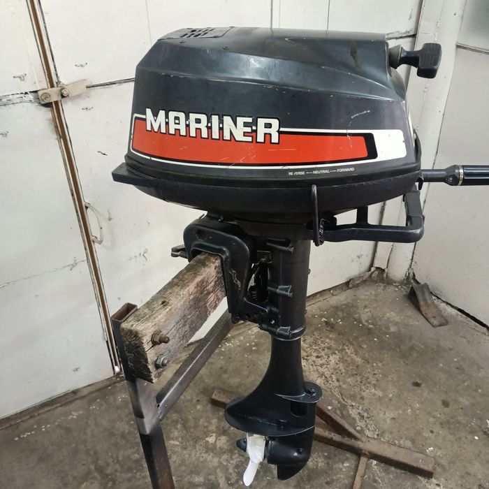 Vând motor de barca marca Mariner