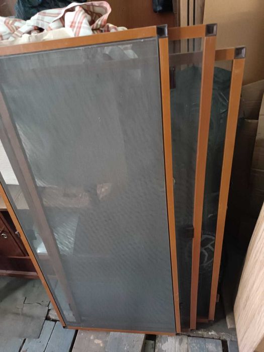 Продавам входни метални и вътрешни интериорни врати и комарници