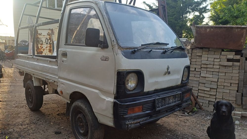 Mitsubishi minicab 4wd