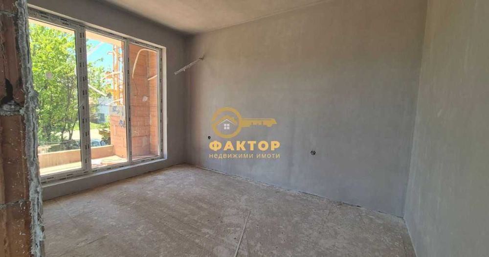 Тристаен нов апартамент в Коматево