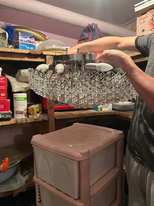 Люстры Б/У срочно!!!