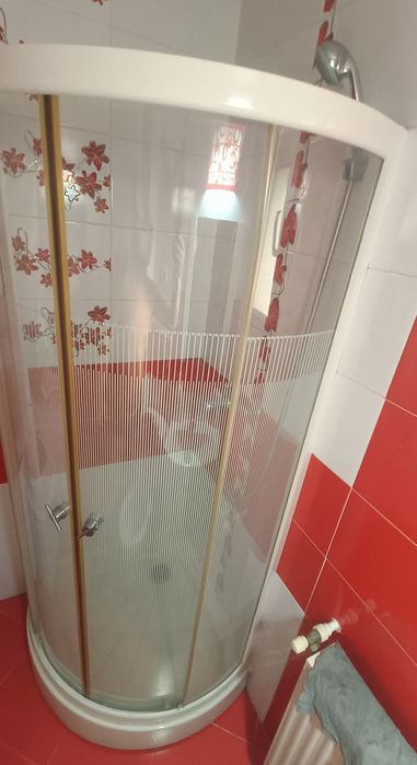 Cabina dus cu forma circulara
