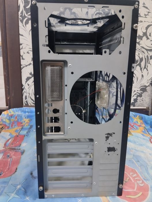 Продаю Корпус цена 250000тыс.сум,состояние бу