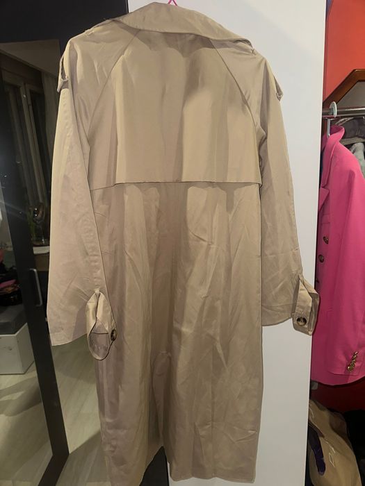 Бежов тренчкот