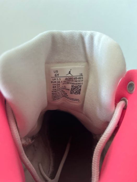 Vând adidași Jordan Max Aura Roz/Alb