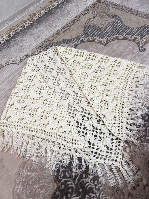 Продаётся шаль ручной работы с узором в виде бабочек. Shal ro’mol