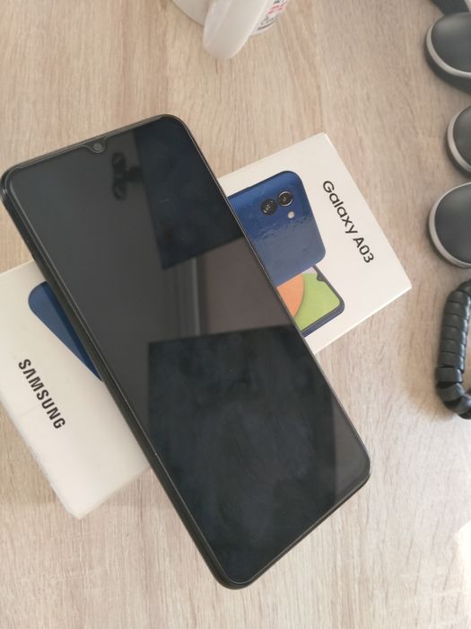 Продам Samsung a03.